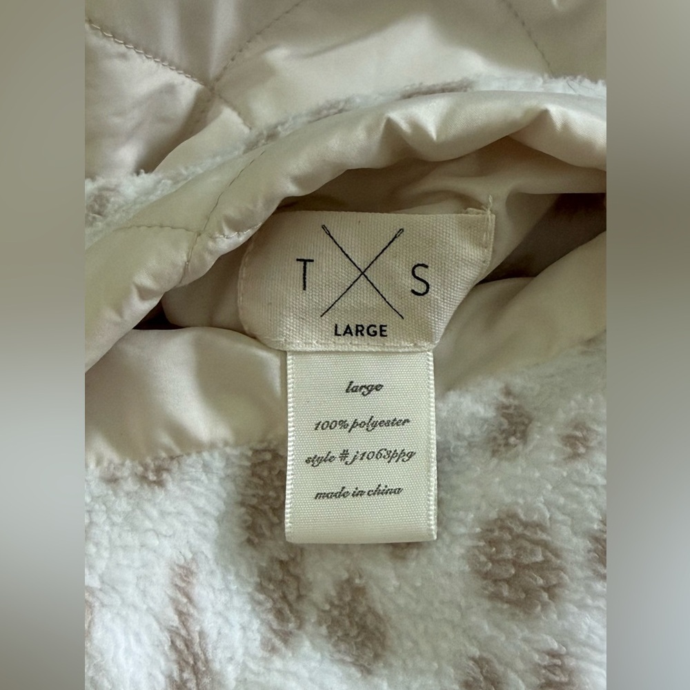 Thread & Supply Reversible Leopard Print Fleece &… - image 6